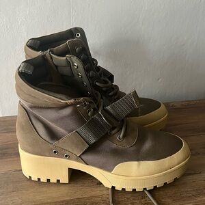 Steve Madden Olive Green Platform Grady Booties Size 9.5